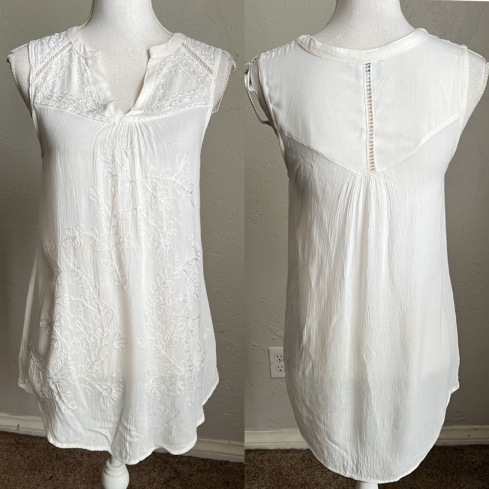 Lola P. Sleeveless Embroidered Tunic Top S White